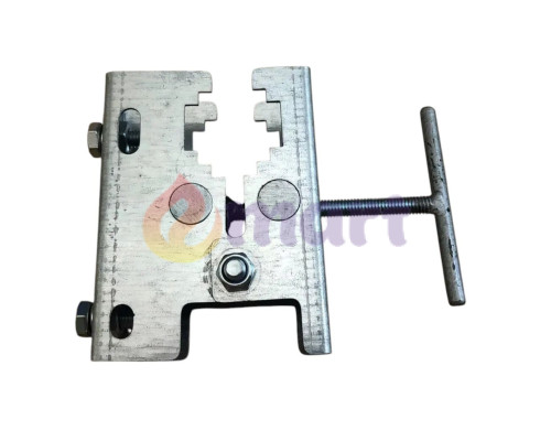 Кріплення з регулюванням нахилу антени